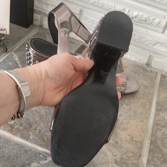 HP⭐️ Kendall & Kylie NWOT Metallic Sandals Studded Block Heels Velcro… - Picture 8 of 10